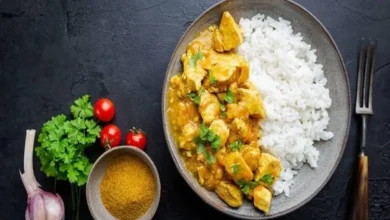 Receita de frango ao curry com legumes e arroz