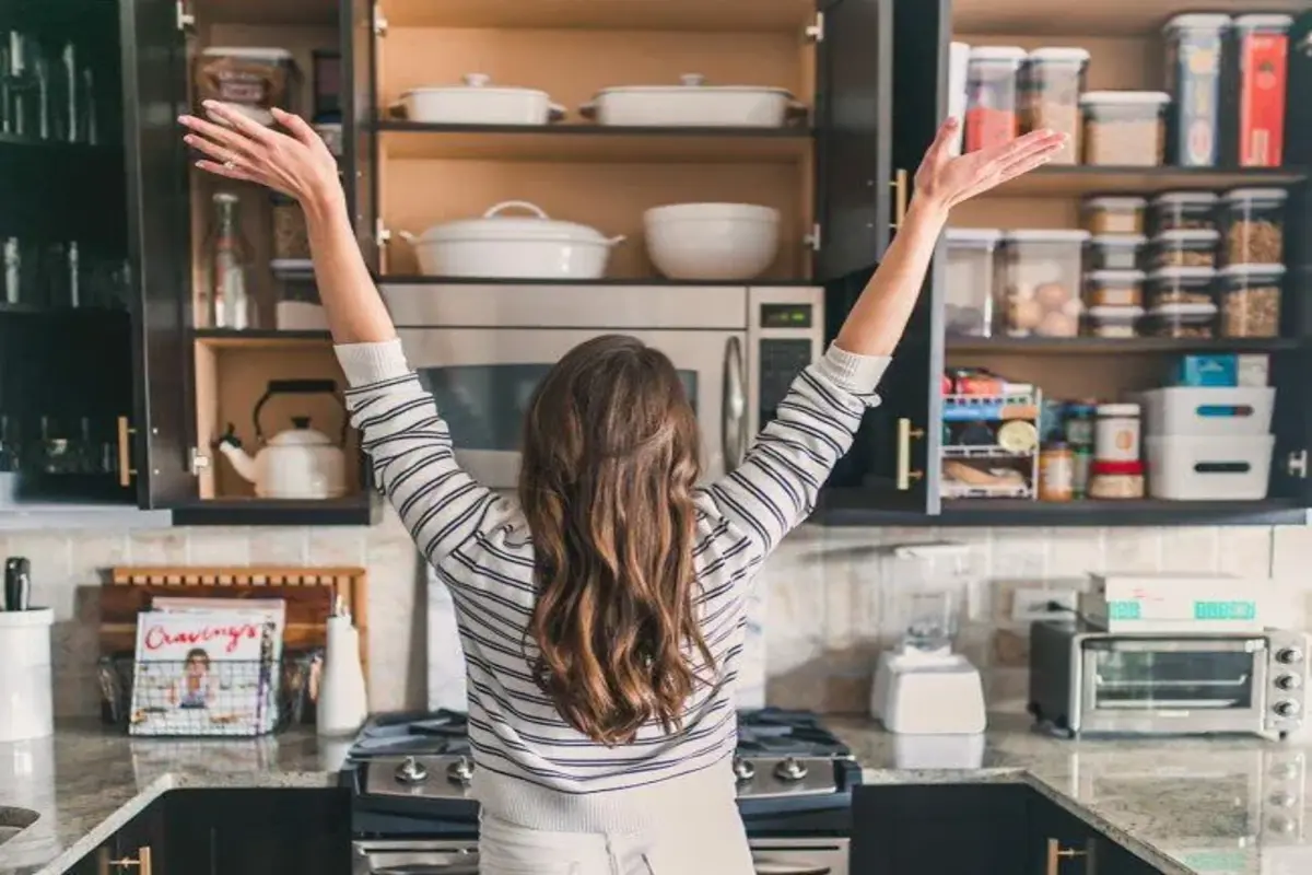 Dicas de Organização na Cozinha: Como Ganhar Espaço e Facilitar sua Vida